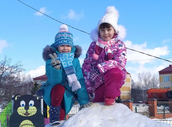 Жители Татарстана поддержали вынужденно изолированных людей флешмобом улыбок
