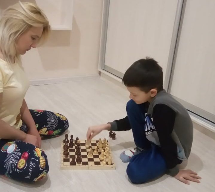 Школьники Лаишевского района учатся играть в шахматы в условиях самоизоляции