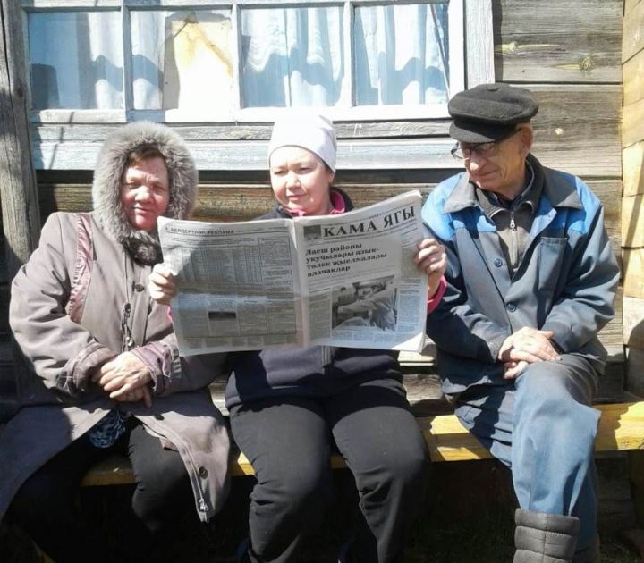 Нашу газету читают везде - в поезде и на воде