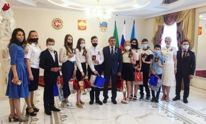 В Лаишевском районе в День России вручили паспорта юным гражданам страны