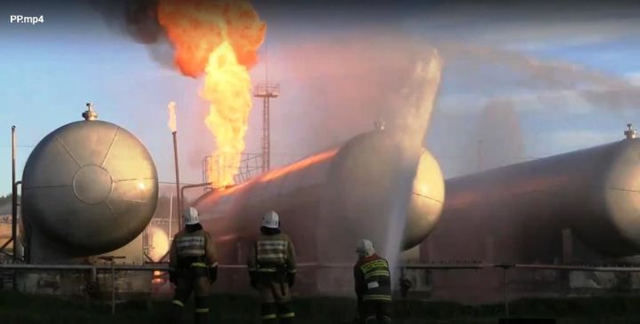 Около 200 человек тушили пожар на газораспределительной станции в Казани