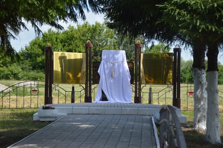 В Чирпах открыли памятник павшим