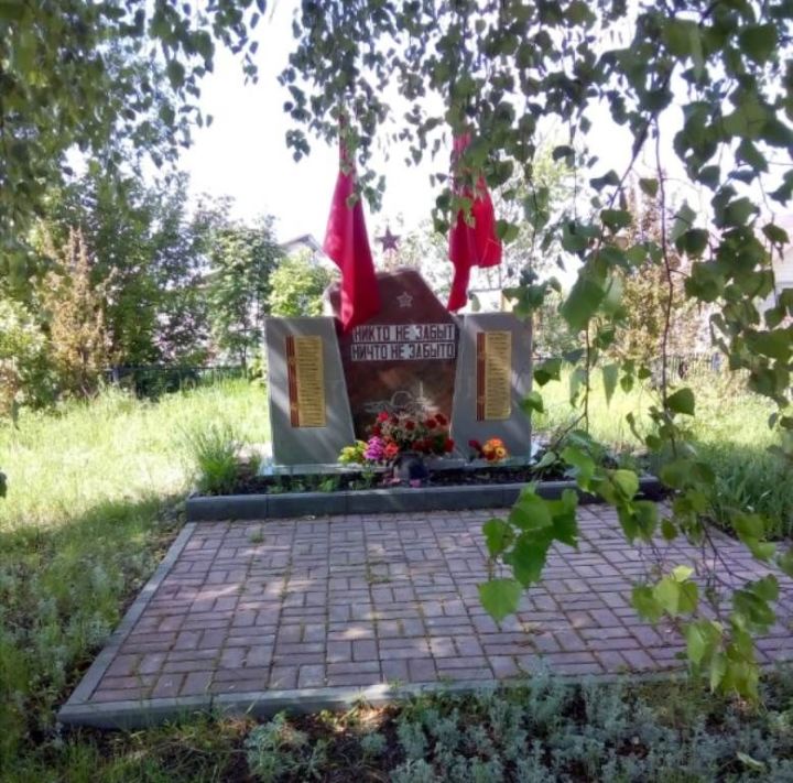 В Караишево привели в порядок памятник односельчанам, погибшим в годы войны