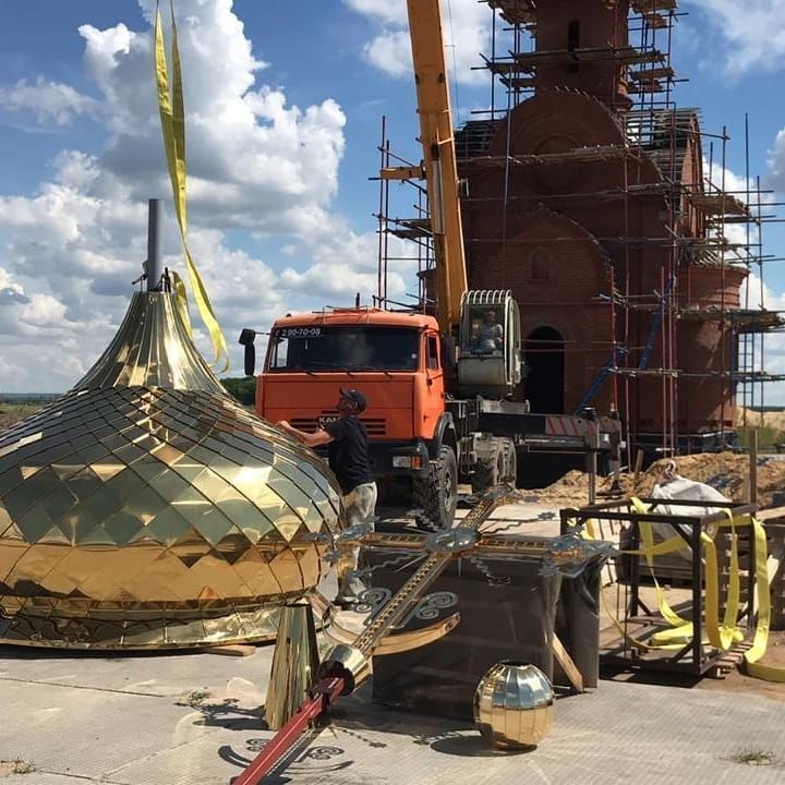 Караишево: установили купол и крест на строящейся церкви