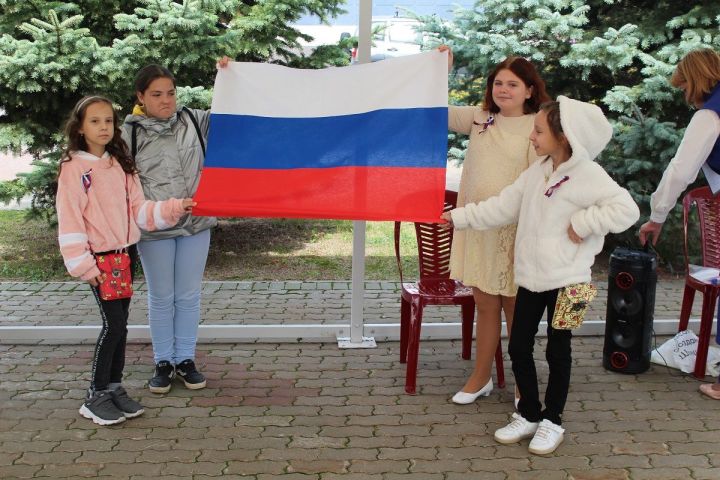 Лаишевские ребята узнали все о флаге Российской Федерации