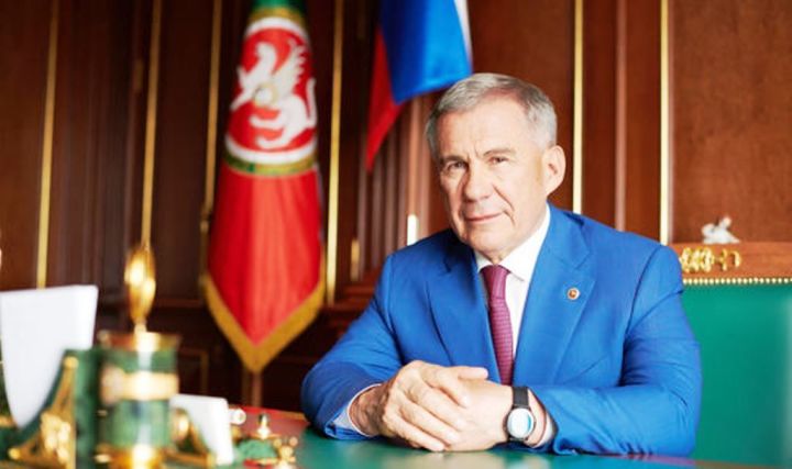 В основе наших успехов – созидательный труд»: Минниханов поздравил татарстанцев
