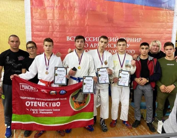 Лаишевские борцы в Кировской области завоевали 4 медали в турнире по армейскому рукопашному бою