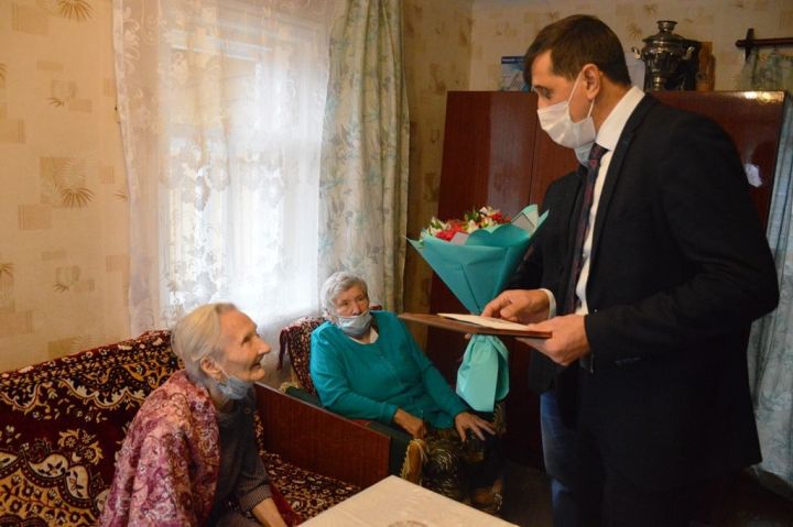 В Лаишево поздравили со 100-летием Екатерину Дмитриевну Лапташкину&nbsp; &nbsp; &nbsp; &nbsp;&nbsp;