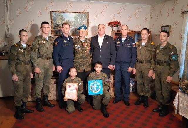 Сегодня, 12.11.2021 года, отметил 97 лет старейший десантник России Павел Клетнев