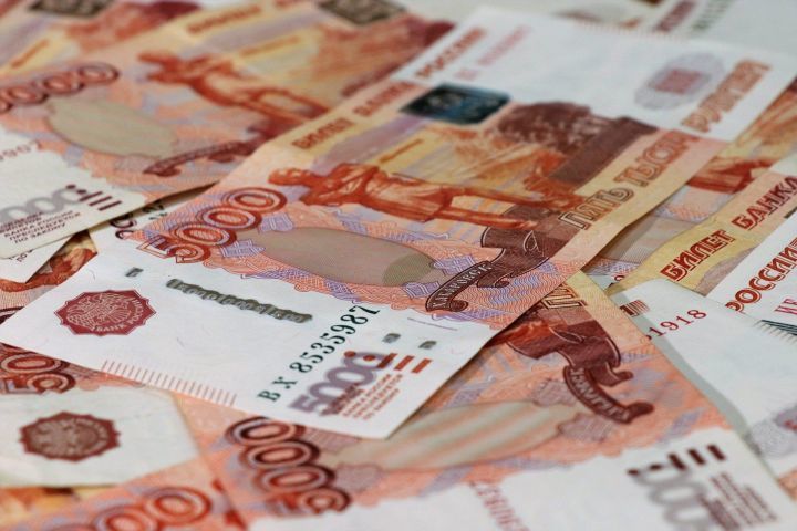 Кому в 2022 году добавят к зарплате 5 000 рублей