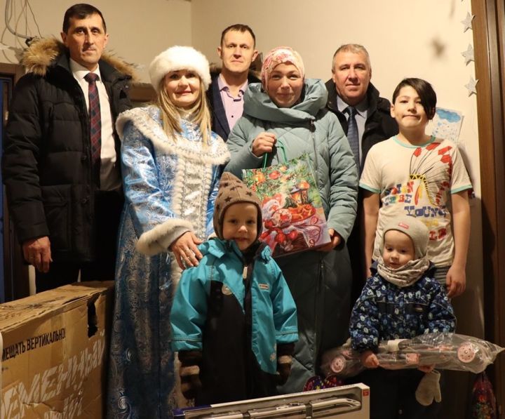 В Габишево исполнились мечты сразу пятерых детей из семьи Вахитовых