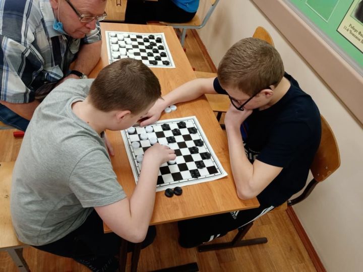 Шахматно-шашечный турнир прошел в Лаишевской школе-интернат