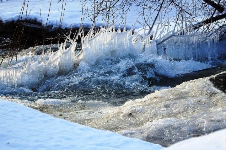 После ледяного дождя в Лаишевском районе образовался прочный ледяной наст