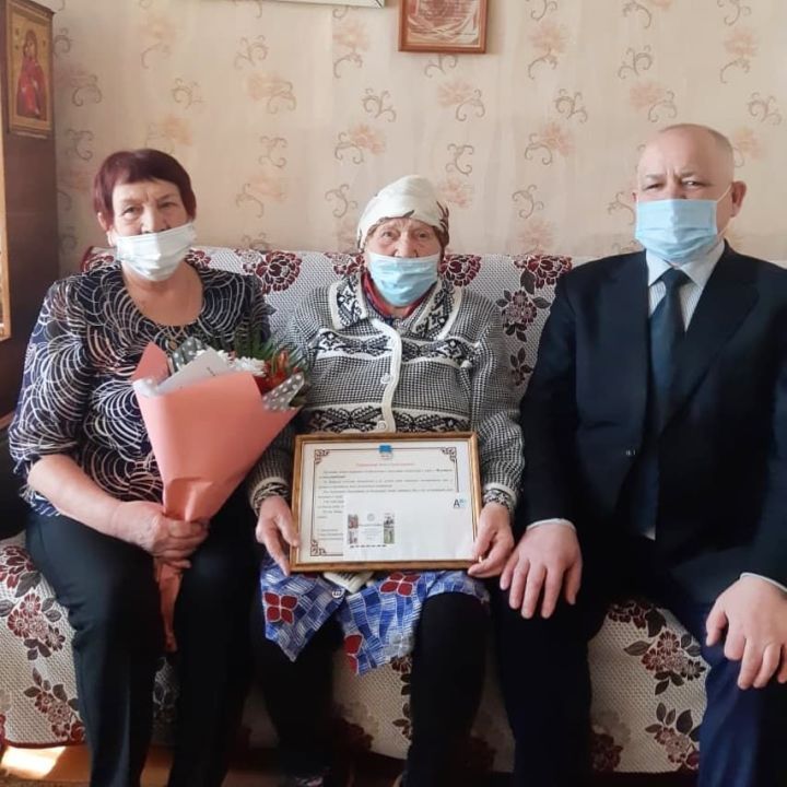 Анну Герасимовну Чашину поздравили с 90-летием