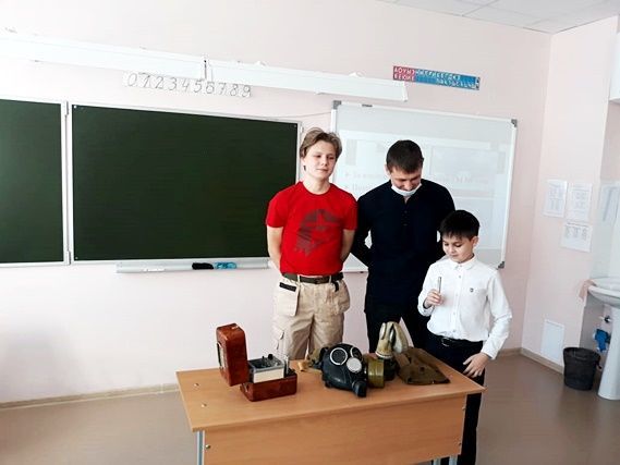 Ученики Лаишевской средней школы №2 узнали, что такое противогаз