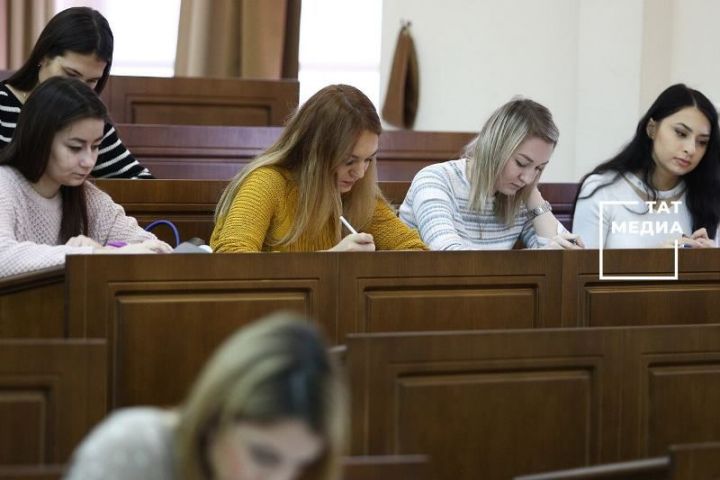 Рустам Минниханов возмущен, что техникумах и колледжах есть «мертвые души»