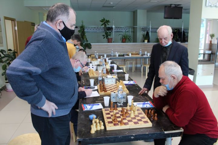 Лучшие шахматисты Лаишевского района сражаются за кубок «Камской нови»