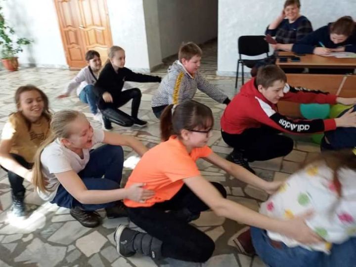 Среднедевятовские школьники в День смеха юморили и каламбурили