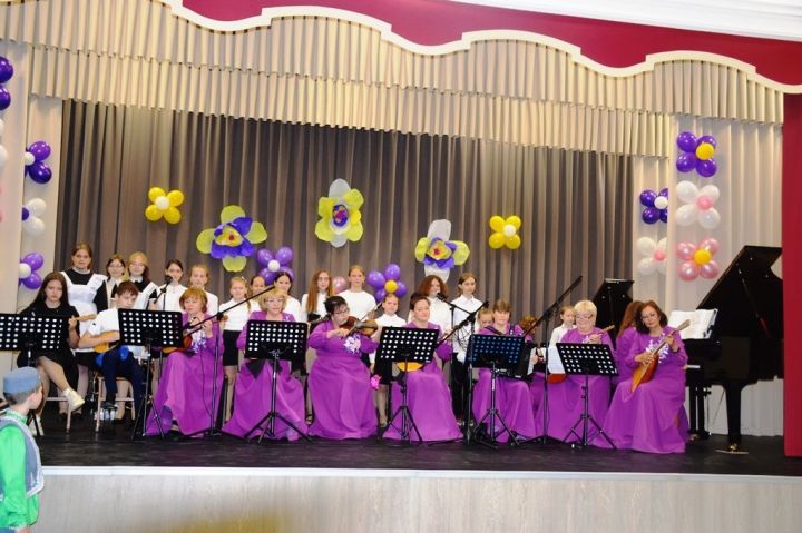 Выпускникам Детской школы искусств Лаишева вручали свидетельства на отчетном концерте
