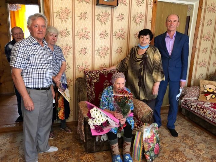 90 лет исполнилось Марии Алексеевне Калашниковой