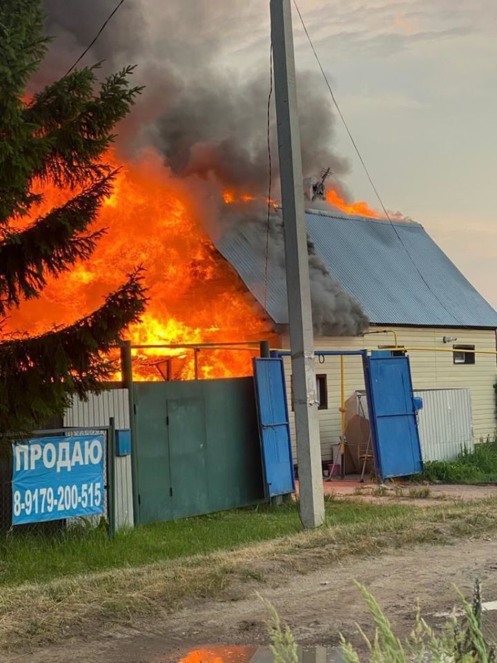 Видео с пожара в Лаишеве 26.06.2021 г.