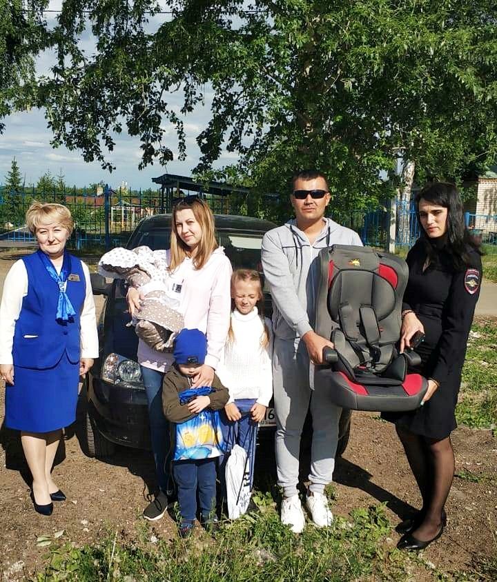 В Лаишевском районе многодетной семье Зиминых  подарили автокресло