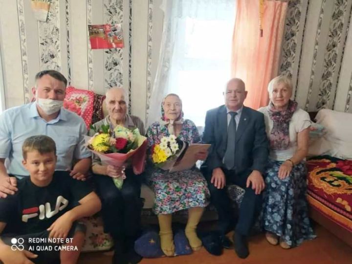 Принимала поздравления с 90-летием труженица тыла Борисова Анастасия Петровна