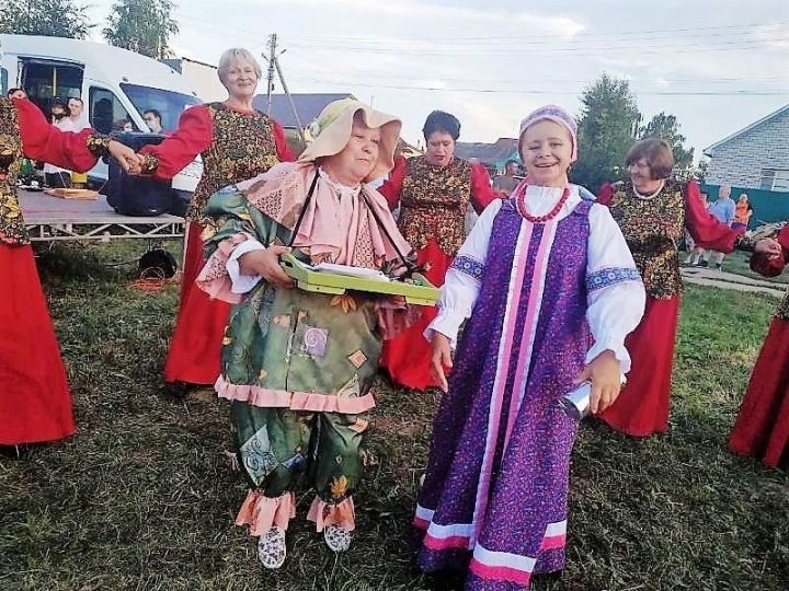 Делегация Лаишевского района побывала в Давликеево на престольном празднике в честь иконы Казанской Божьей Матери