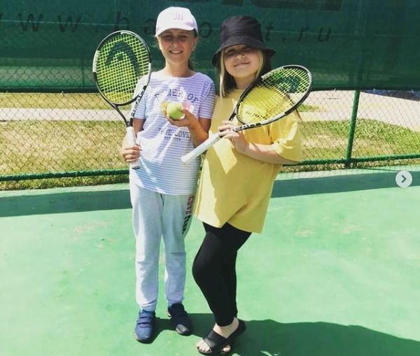 Юные теннисисты тренируются и отдыхают в Лаишевском районе