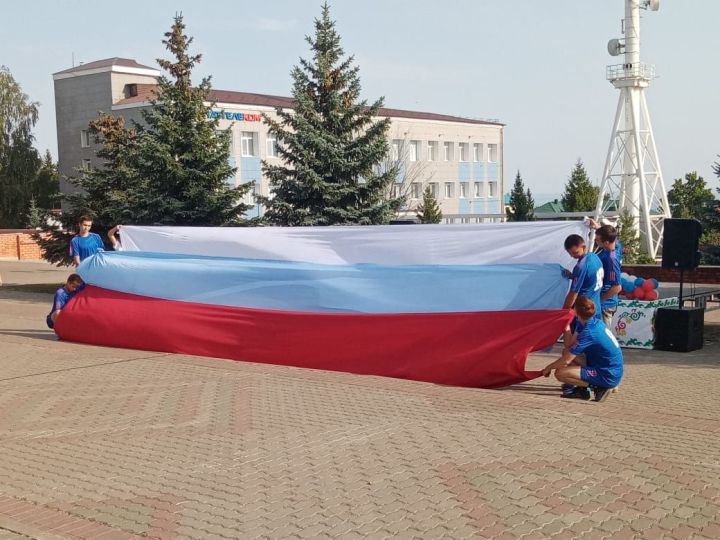 В Лаишево с размахом отпраздновали День Российского флага