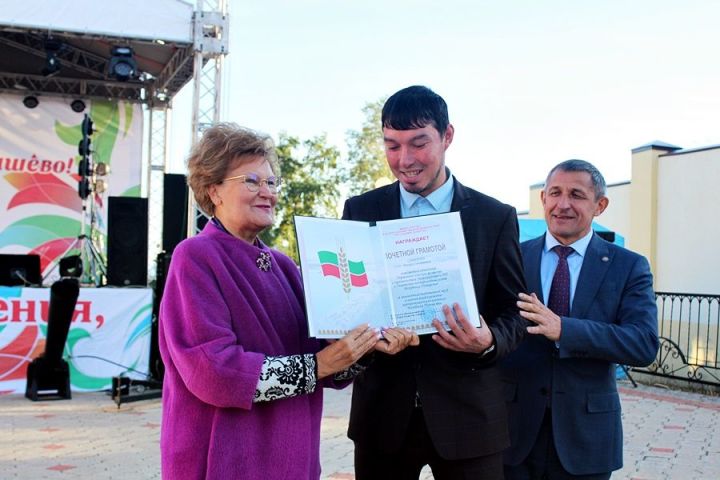 В День города наградили граждан, внесших большой вклад в развитие Лаишева и Лаишевского района