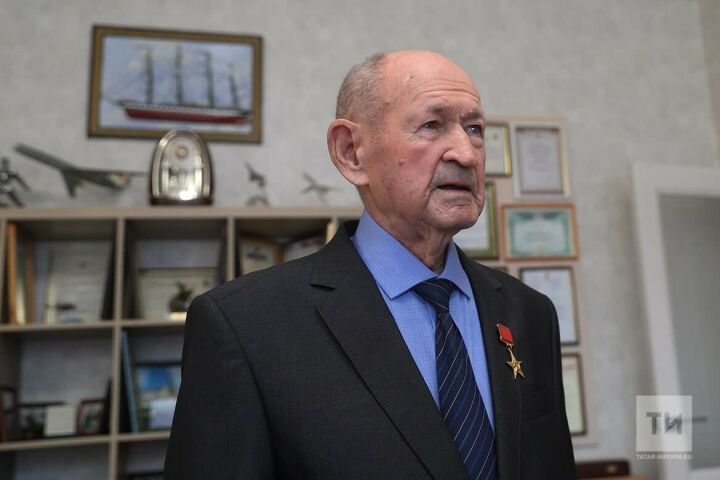 Герой Соцтруда, 94-летний Ильдус Мостюков, голосует за будущее страны