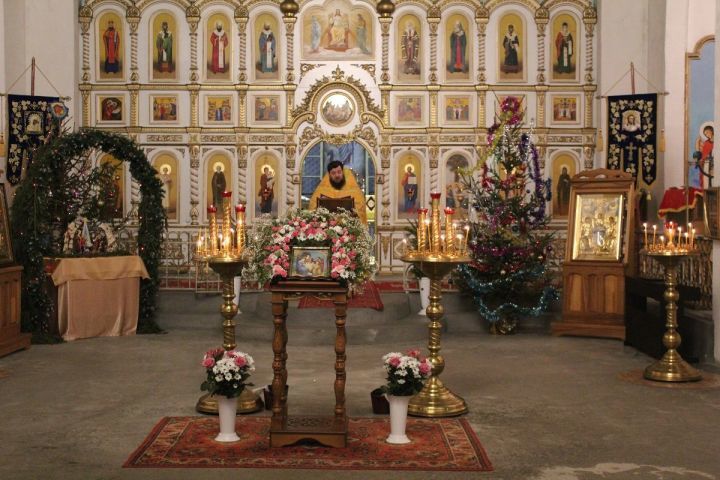 Расписание службы в храме Свято-Троицкого архиерейского подворья г. Лаишево 7 ноября