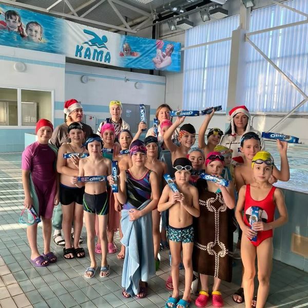 Рождественская эстафета по плаванию в СОК "Кама" собрала более 30 участников
