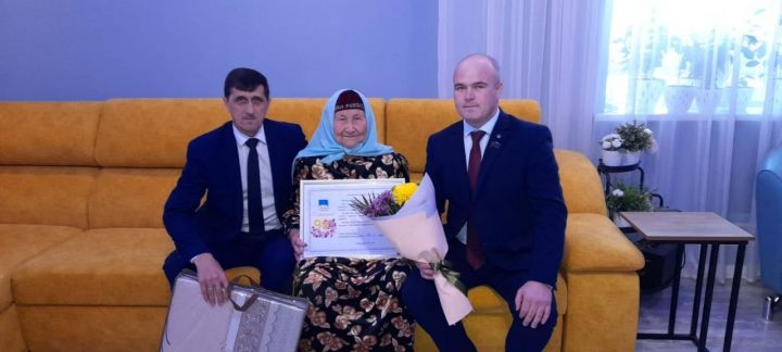 С 90-летием принимала поздравления жительница Нармонки Миннеруй Шагитовна Нурутдинова
