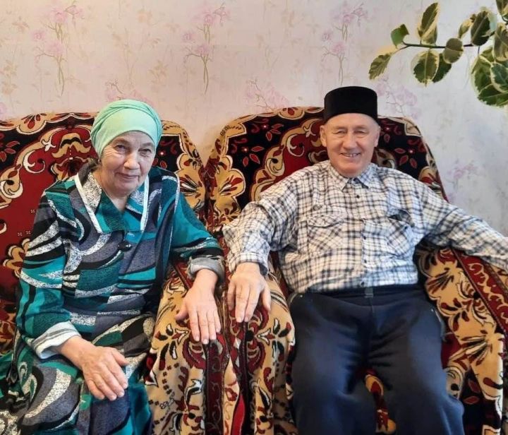 На днях отметили золотую свадьбу супруги Башировы Анас Альмухаметович и Гульсина Кашаповна