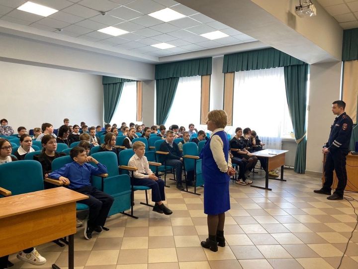 Ученикам Лаишевской школы № 2 и их родителям напомнили о безопасности в каникулы
