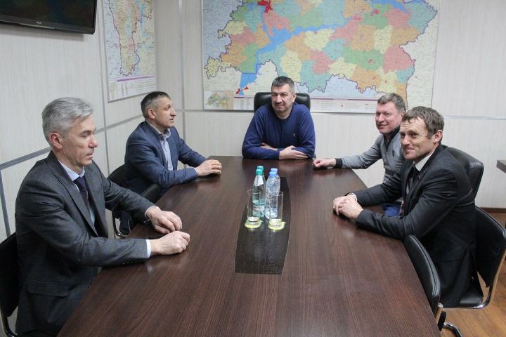 Глава Лаишевского района посетил предприятия Большекабанского поселения