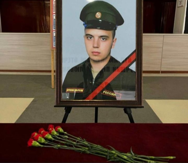 Церемония прощания с Дамиром Гилемхановым проходит в Казанском танковом училище