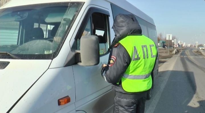 В Татарстане сотрудники ГИБДД за 10 дней оштрафовали 1233 водителя, нарушивших правила перевозки пассажиров