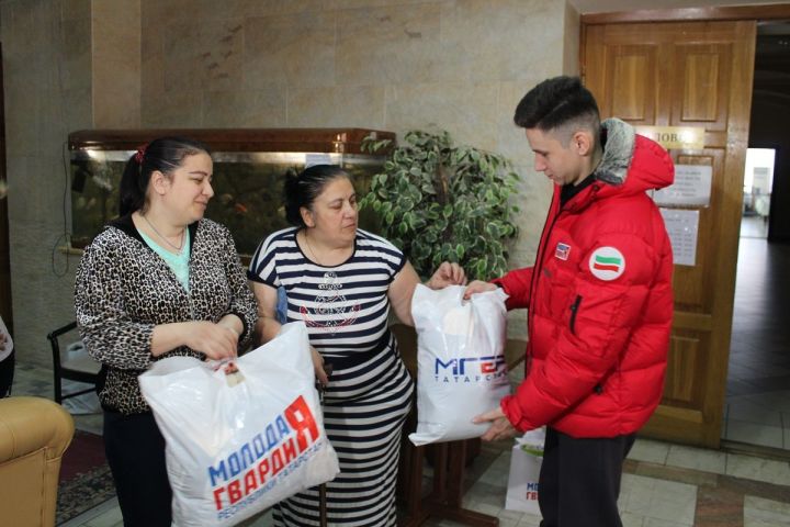 Жители Донбасса, эвакуированные в Лаишевский район, получают гуманитарную помощь