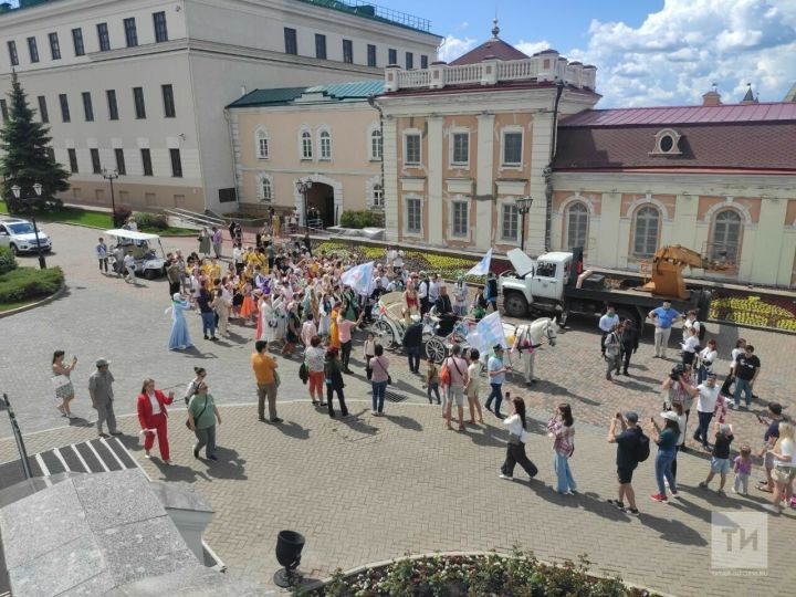 В Казани прошла традиционная церемония сбора подарков для Сабантуя