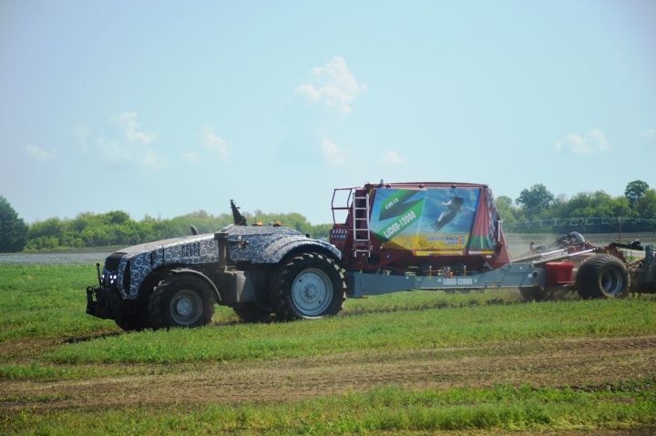 «Агроволга – 2022» в объективе: беспилотный трактор на поле "Казань Экспо"