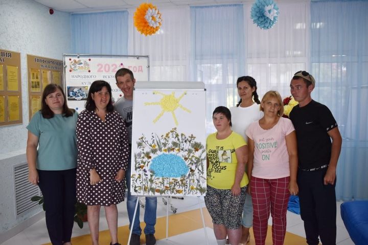 Получателей социальных услуг в Лаишевском районе знакомили с народным искусством