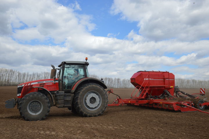 Президент Татарстана Рустам Минниханов поручил качественно и оперативно провести  уборку урожая