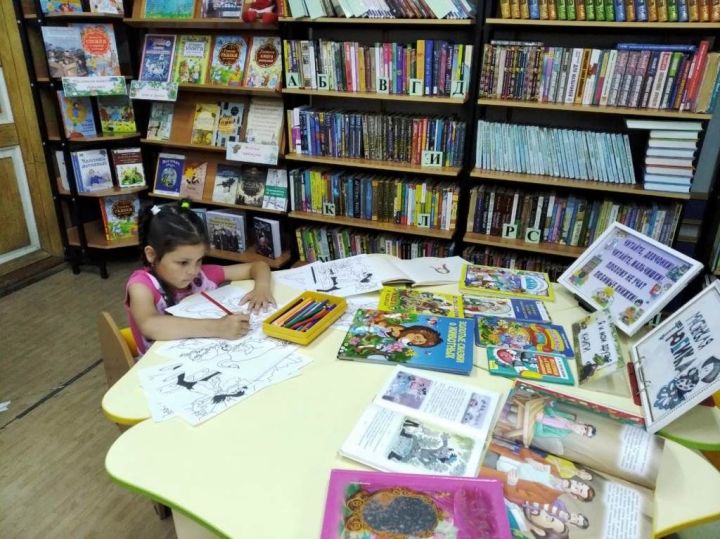 В Лаишевской детской библиотеке нарисовать героев понравившейся сказки может каждый желающий