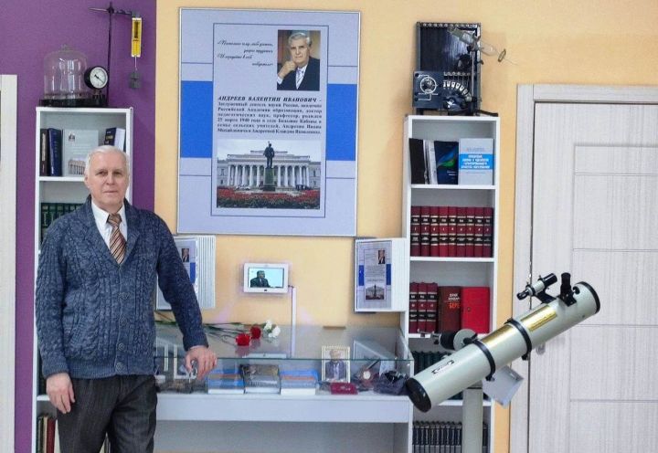 Большекабанским школьникам подарили телескоп