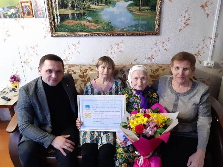 Поздравили с  95-летием жительницу Лаишевского района Татьяну Васильевну Синицыну