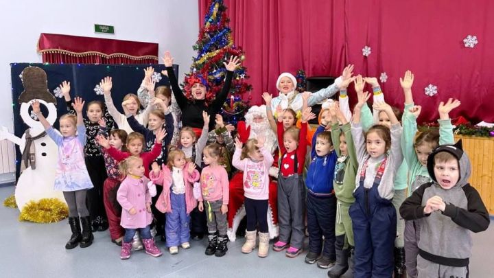 В Большекабанском сельском доме культуры провели ёлку для детей «Здравствуй, Новый год!»