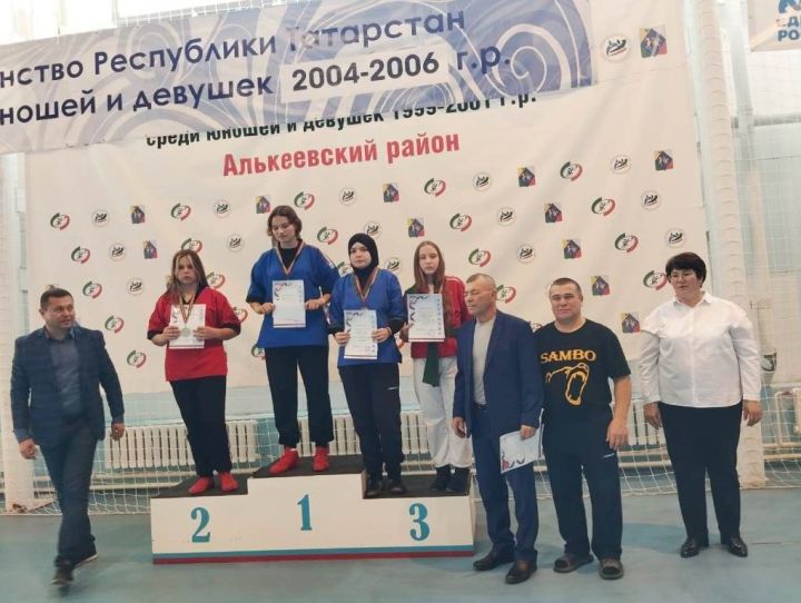 Лаеш көрәшчеләре дүрт медаль яулады: бер көмеш һәм өч бронза